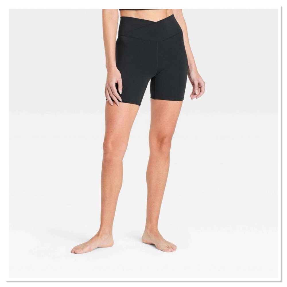 Women’s Crossover Waistband 6” Bike Shorts
JoyLab